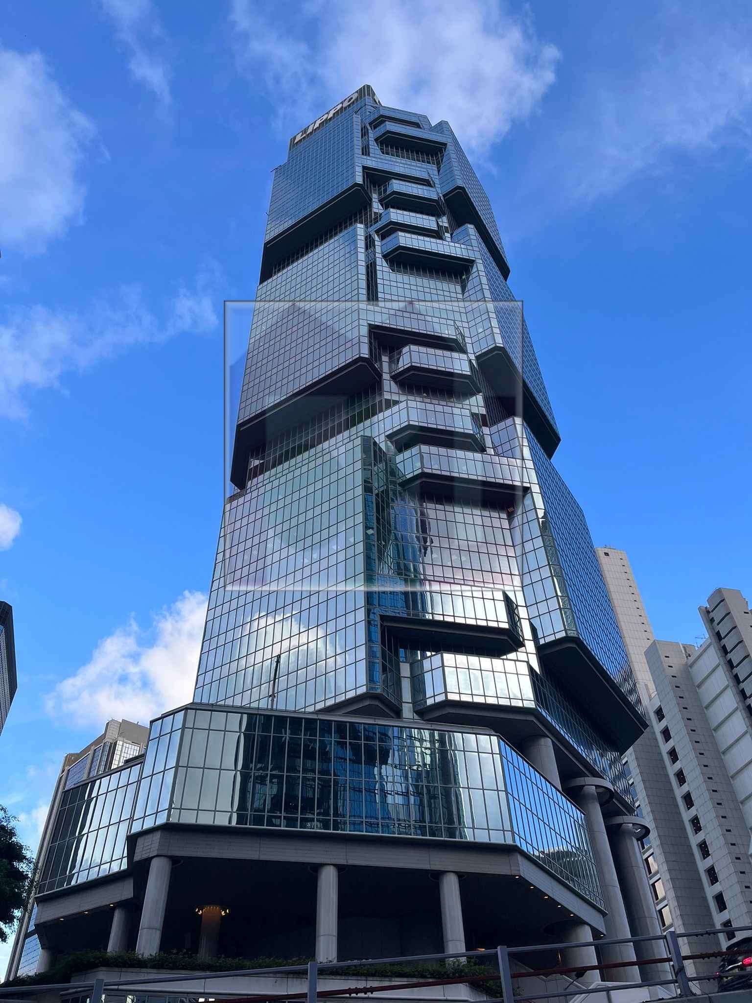 力室中心 1座, 金鐘